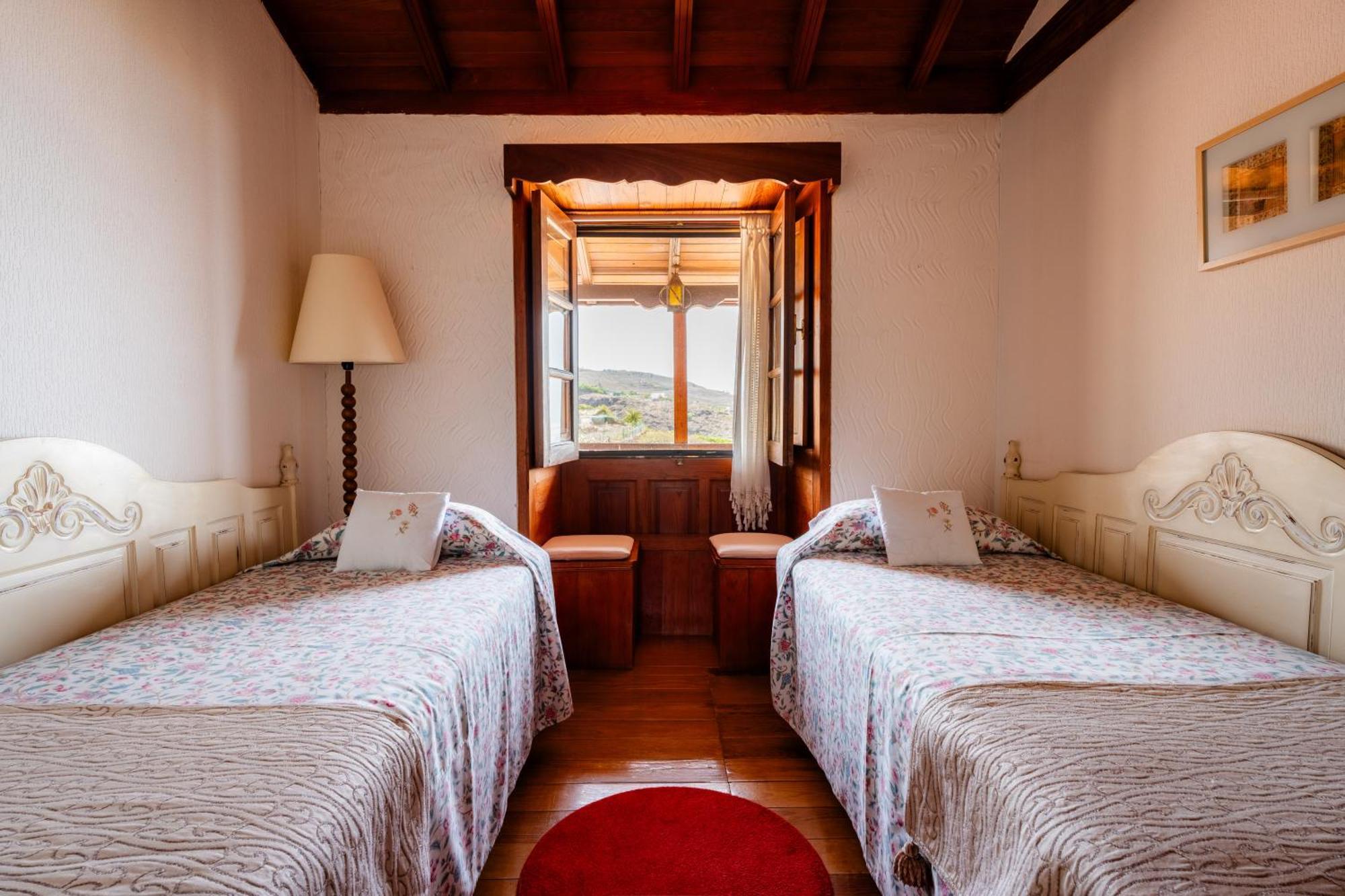 Casa Rural Tajona & Granero 아데제 외부 사진